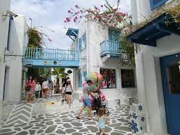 We almost took the train to hua hin when we were in bangkok last year but decided against it as we were afraid the boys will be too exhausted. Thailand Bread N Butter