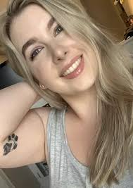 Ellen Frey's Instagram, Twitter & Facebook