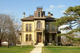 Patterned after italian villas american architects italianate houses were america's adaptation of a british victorian reinterpretation of the italian villa. Italianate Homes Romantic And Picturesque