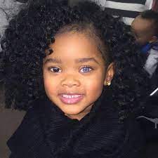 Epingle Par Alison Ramjaun Sur Awww Too Cute Coiffures Pour Enfant Bebe Afro Coiffure Enfant