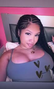 Aria Sky 🎀 (@thebiggestarii)