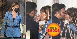 Maria elena boschi e giulio berruti hanno deciso di trascorrere le vacanze a bordo di un lussuoso yacht. Maria Elena Boschi E Giulio Berruti Baci Di Vero Amore Esclusivo Gossip
