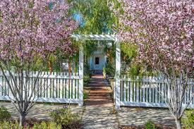 The rich history of downtown paso robles combined with the welcoming park and shade trees of the town square creates a vibrant downtown for visitors and creates a quality of life in paso enjoyed by the community. Downtown Paso Robles Oasis El Paso De Robles Aktualisierte Preise Fur 2021