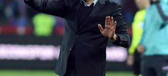 İskoç teknik patron, türkiye millî takımı'nın ilk yabancı teknik direktörü olarak tarihe geçmiştir. Super Lig Teknik Direktor Degistirmede Avrupa Liglerinin Zirvesinde Yer Aliyor