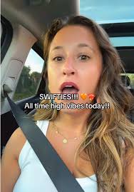 all smiles!! the way Taylor and Travis looked at each other all night  😍😍😍 #swiftie #ts12 #newheights #taylorswift #thelifeofashowgirl