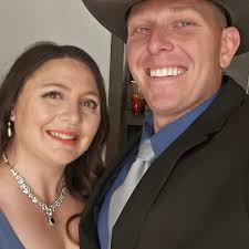 Looking for rich, dye free, food coloring. Specifically red and black 🥴