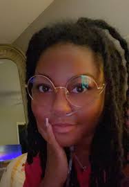 I got my new glasses and all I can see is I look like the black girl from  Matilda 😩😩