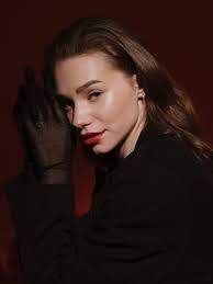 Hi 😊, I'm a 24 year old model based between Manchester and Liverpool and  I'm currently looking for paid shoots in and around the area. Here are a  selection of photos from