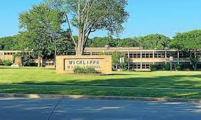 Wickliffe , lake county <86'da bir şehirdir>, ohio , amerika birleşik devletleri 2010 nüfus sayımında nüfus 12.750 idi. Wickliffe Schools Crafting Near 60 Million Bond Issue For New Building Lake County News Herald Com