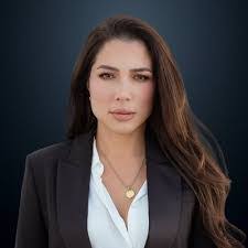 Iris Davalos's Instagram, Twitter & Facebook