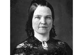 People Have Spent Years Trying to Diagnose Mary Todd Lincoln From Beyond  the Grave