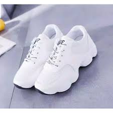 Sepatu ini sendiri harganya sangat affordable, lho. Sneaker Import Wanita Korea Terbaru Terlaris Sepatu Wanita Tinggi Putih Hitam Shopee Indonesia