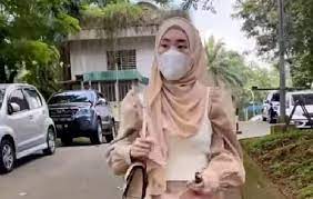 Sebelum menikah, larissa mengungkapkan kesedihannya melalui akun ask.fm pribadinya. Sebelum Alvin Umumkan Berpisah Netizen Bahas Hijab Larissa Chou Tak Lagi Syari Seleb Tempo Co