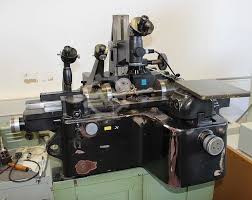 Signed 'carl zeiss jena 883148 planapochrmat 8x/0,10 infinity/0 beiabgeschraubterfontplatte 8x/0,10 infinty/2'. Antikes Universal Messmikrosko Carl Zeiss Jena Universal Messmikroskop Maschinenangebot Auf Maschinensucher De