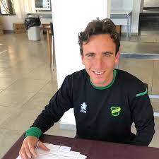 Valentín larralde (born 15 november 2000) is an argentine professional footballer who plays as a central midfielder for defensa y justicia. Planeta Defensa El Juvenil Valentin Larralde Nacido En Facebook