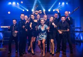 Cele mai frumoase melodii is a english album released on mar 2015. Band Nunta Pe Cine Recomand Cele Mai Tari Trupe De Cover Pentru Nunta