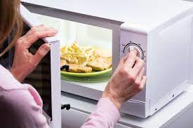 Cuisine : 15 Erreurs À Éviter Lorsqu'on Utilise Son Micro-Onde