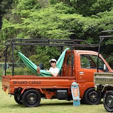 少しずつ暖かくなってきましたね hardocargo軽トラ ハンモックでゆっくり過ごすのはいかがでしょうか モデルは弊社グループjunglechikenのイケメンスタッフ hardcargo ハードカーゴ 軽トラ アゲトラ 軽トラカスタム 軽ト mini trucks trucks truck camping