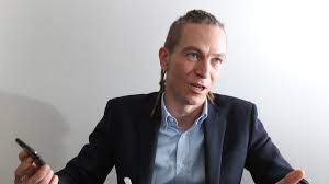 O politice, utrácení a svérázné romantice. Ivan Bartos Nazory Na Migraci A Eu Jsem Uz Zmenil Cnn Prima News