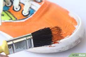 Selain harganya lebih murah, proses mengecatnya juga lebih. Cara Mengecat Sepatu Dengan Gambar Wikihow