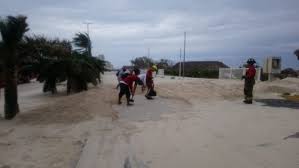 Maybe you would like to learn more about one of these? Cancun Huracan Deja Playas Cerradas Y Danos Moderados Noticias De Turismo Reportur