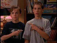 Malcolm découvre son intelligence lorsque la fille la plus populaire de sa classe le choisit comme binôme pour les cours de. 170 Malcolm In The Middle Ideas Malcolm Malcom Frankie Muniz