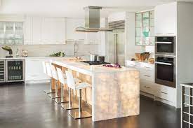 Full guide to select countertops, latest kichen designs in trend , concrete countertop designs , italian marble countertop designs , kitchen design ideas , modular kitchen ideas #nanowhitecountertopideas #kitchenideaschopnchill #modernkitchens #latestkitchenideas2020. 18 Gorgeous Kitchens We Love For 2020 Home Trends Magazine Kitchen Design Gorgeous Kitchens Onyx Kitchen