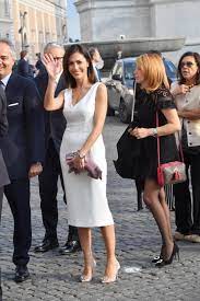 Последние твиты от mara carfagna (@mara_carfagna). Mara Carfagna Nuova Ministra Per Il Sud Vista Da Umberto Pizzi Le Foto Formiche Net