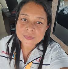 What are recommendations for activities in Roatan for a family of 10?