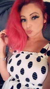 Faye Tew's Instagram, Twitter & Facebook