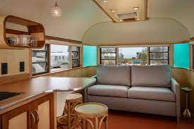 The coveted alien eye travel trailer (as the style would later come to be known) debuted in 1947 as the curtis wright clipper. Mojave 1972 Silver Streak Continental Waypoint Ventura