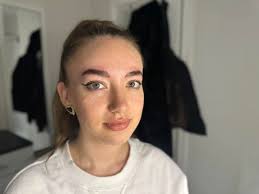 Looking for someone who does, eyebrow wax and tint