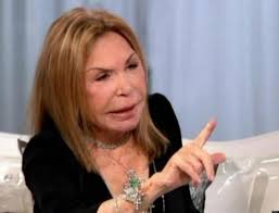 Widzisz tę piękną kobietę? Zobacz, jak wygląda po kilku operacjach  plastycznych! (BRRRR...)