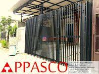Era modern seperti saat ini pagar rumah tidak hanya berfungsi sebagai pelindung, namun juga bisa membuat tampilan rumah menjadi lebih minimalis, indah dan terkesan mewah. Pagar Minimalis Modern Besi Galvanis Vertikal Di Sawangan Bogor Minimalis Pagar Besi
