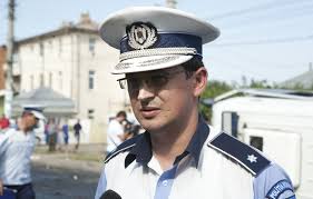 Sâmbătă, 30 mai, ora 19:00, polițiști din cadrul serviciului rutier vaslui, aflați în exercitarea atribuțiilor de serviciu pe raza localității lipovăț, județul vaslui, au oprit în trafic, pentru control, pe drumul județean dj 245a, un autoturism înmatriculat în județul vaslui, condus de către un bărbat de 28 de. Schimbare La Varful PoliÅ£iei Rutiere Vezi Cine Este Noul Sef Al Serviciului CirculaÅ£ie ViaÅ£a LiberÄƒ GalaÅ£i