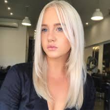 Curtain bangs are super trendy this year, but there are so many different ways to wear them! Razor Layered Cut With Long Curtain Bangs And Platinum Col Flickr