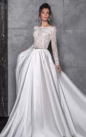 L'abito da sposa tutto da spacchettare una tendenza bizzarra, divertente, con un effetto sorpresa, è quello dell'abito da sposa col fiocco! La Sposa Over 40 La Fata Madrina Alessandra Cristiani