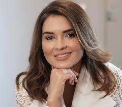 Virginia Batista's Instagram, Twitter & Facebook