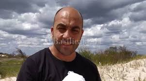 È con profondo dolore che la farnesina conferma il decesso, oggi a goma, dell'ambasciatore d'italia nella repubblica democratica del congo luca attanasio e di un militare dell'arma dei carabinieri. Basilicata Giustizia Per Luca Morto All Interno Dell Ambasciata Italiana In Uruguay Chi Lo Ha Ucciso E Perche Basilicata24