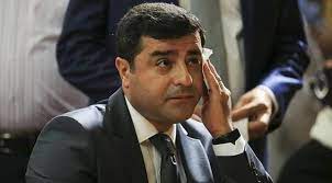 Yapılan haberler sonucunda demirtaş'ın tahliye edilip edilmeyeceği vatandaşlar tarafından merakla araştırılmaya başlandı. Selahattin Demirtas A 1 Yil 3 Ay Hapis Cezasi Son Dakika Haberleri