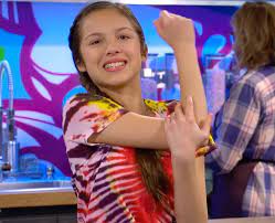 Singing superstar olivia rodrigo is celebrating her fourth week at number one in the uk singles charts. Who Plays Paige In Bizaardvark Olivia Rodrigo 33 Facts About The Drivers License Popbuzz