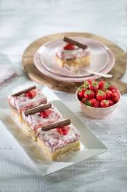 Erdbeerbiskuitschnitten Rezept Blechkuchen Rezepte Erdbeerkuchen Rezept Kuchen Und Torten