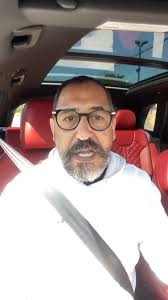 تفرج حتى لخر غادي يهرب ليك 😂😂