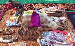 Gelin bohçasında neler olur diye sorulduğunda akla ilk gelen hediyelerden birisi de gelin iç çamaşırlarıdır. Kirgiz Turklerinde Evlilik Oncesi Kiz Secimi Gelenekleri Turk Tarihi Arastirmalari