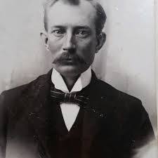 Kelly Slusser's Instagram, Twitter & Facebook