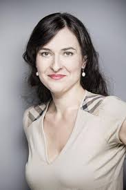 Markéta šichtařová, (29.10.1976), česká ekonomka, spisovatelka, manažerka, maminka 6 dětí a čeká další, blogerka a podnikatelka. Ekonomka Sichtarova Porodila Doma Seste Dite K Holce Jako Buk Hrala Metallica Blesk Cz