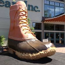 The Giant Duck Boot Outside The Giant L L Bean In Freeport Maine Boots Duck Boots Bean Boots