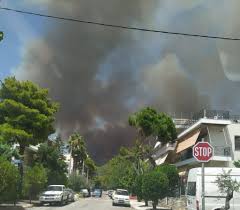 Λόγω των ισχυρών ανέμων η φωτιά στην ανατολική μάνη πήρε μεγάλες διαστάσεις. Mye3i5sbcrpkkm