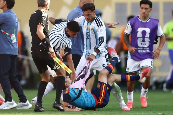 Leandro Paredes pega dez jogos de suspens&atilde;o por incidentes na final da Copa do Mundo - Gazeta Esportiva