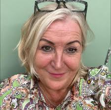 Can anyone recommend a family and pet photographer to do a shoot at home  please? Thanks in advance 🙂